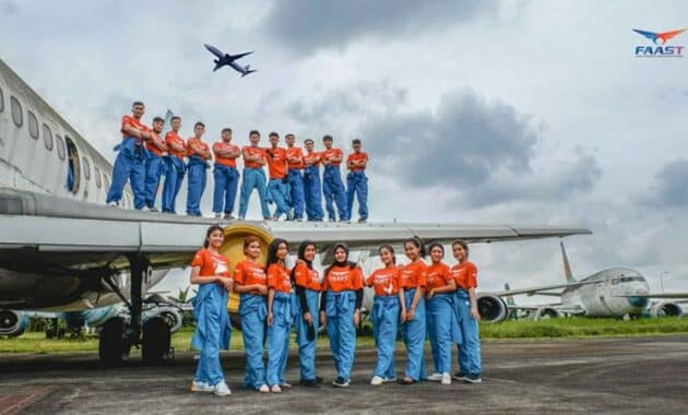 Keuntungan Menjadi Lulusan Sekolah Penerbangan: Melangkah ke Langit Karier