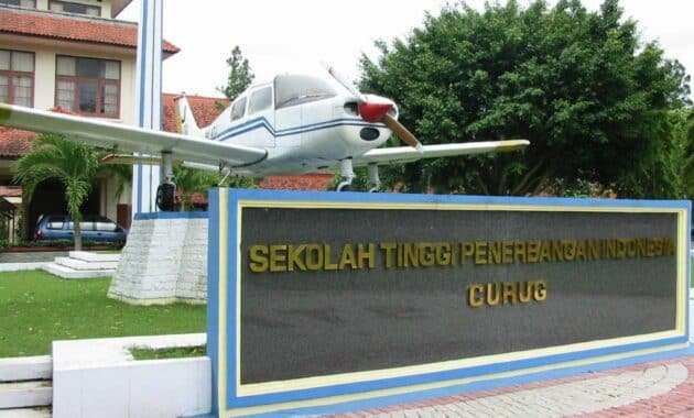 7 Sekolah Penerbangan Terbaik di Indonesia: Mengejar Impian di Langit Biru
