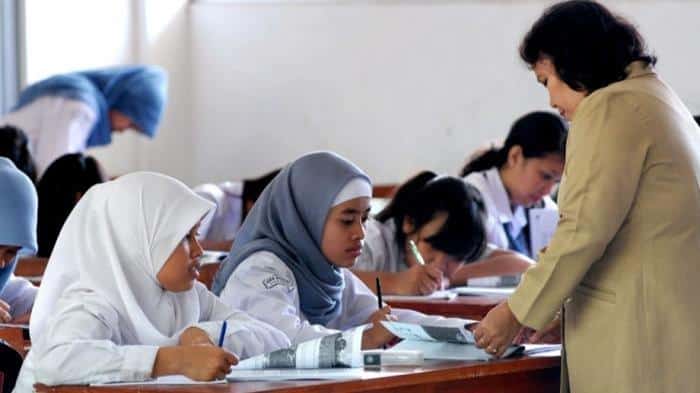 Berapa Gaji Guru SMP