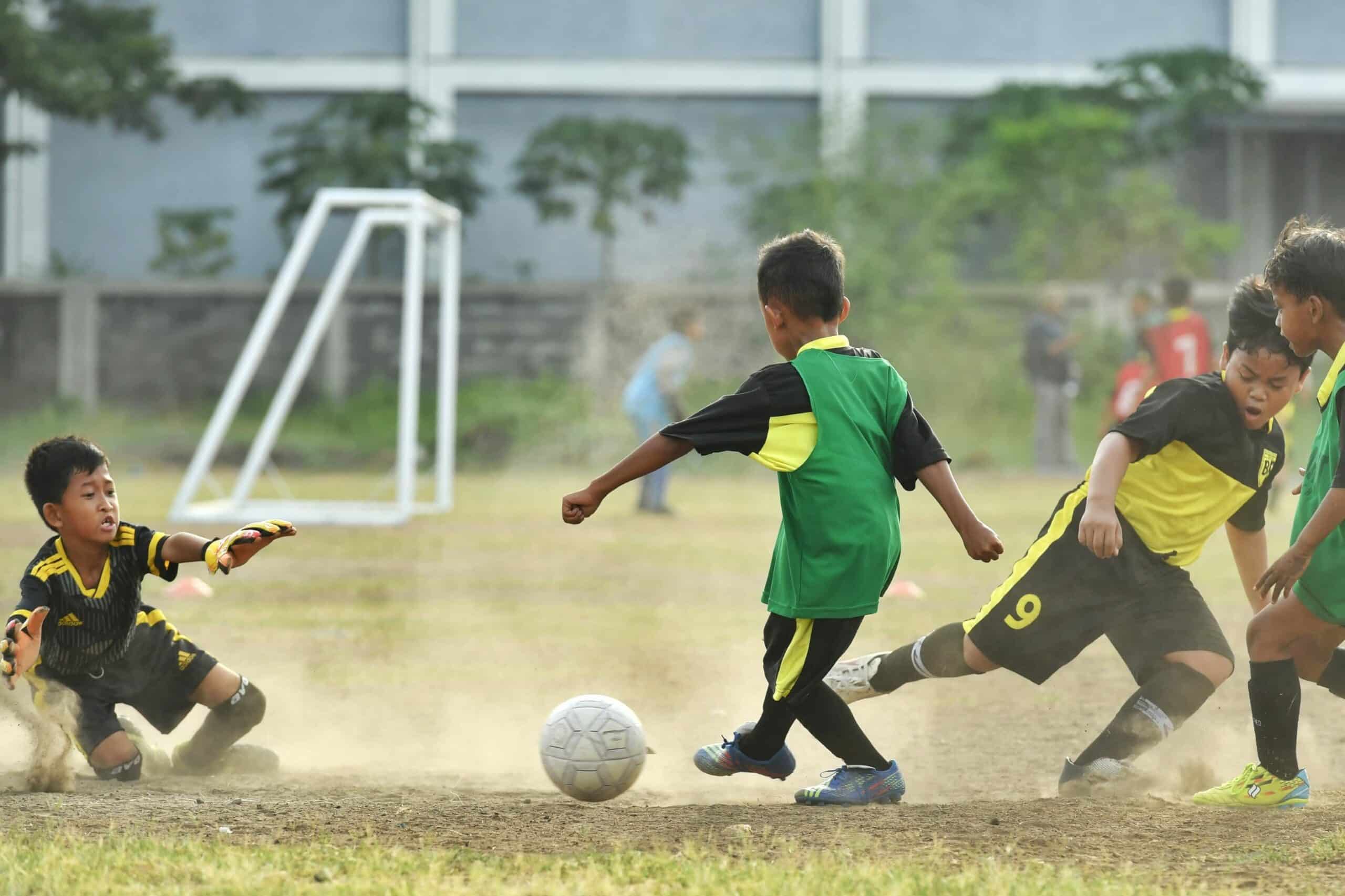 Bola dan Sepakbola: Memahami Perbedaan yang Mendasar