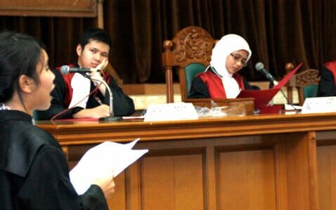 Biaya Kuliah dan Program Pendidikan di Sekolah Hukum Indonesia