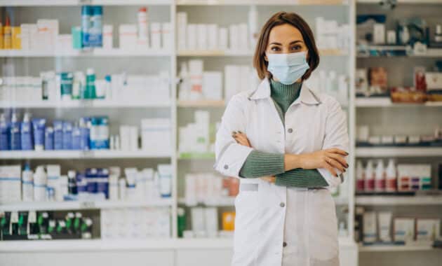 Membongkar Biaya Pendidikan Farmasi: Investasi Menuju Profesi Kesehatan yang Mulia