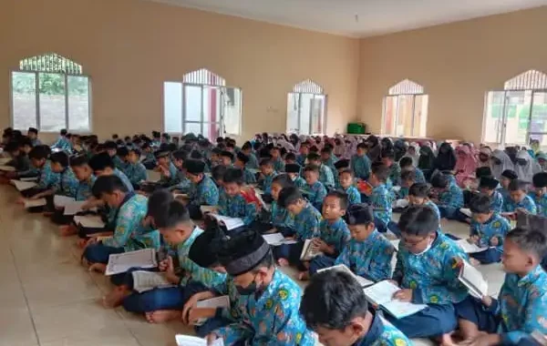 Beragam Biaya Sekolah di Indonesia dari Seluruh Jenjang