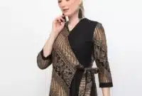 model baju batik kombinasi kain polos untuk wanita terbaru