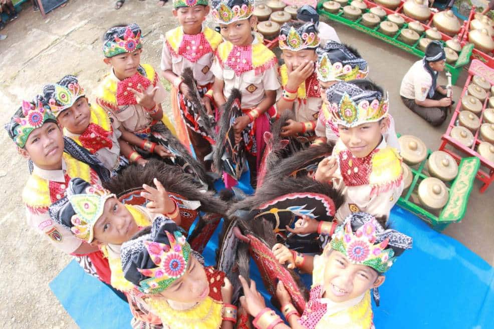 Seni dan budaya lokal