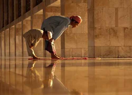 Pentingnya Mendirikan Sholat