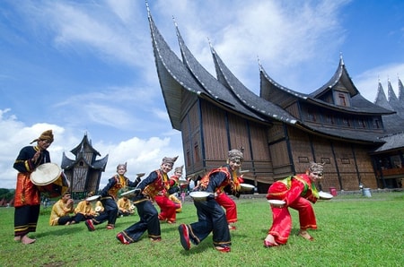 Makna dalam Gerakan Tari Piring