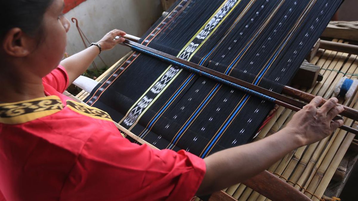 Peran tenun ikat