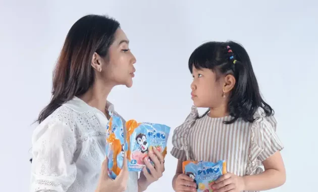 Mengajarkan Anak untuk Berempati pada Sesama