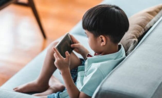 Panduan Mengawasi Penggunaan Gadget oleh Anak