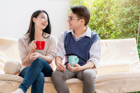 Bagaimana Komunikasi Non-Verbal Mempengaruhi Hubungan Anda