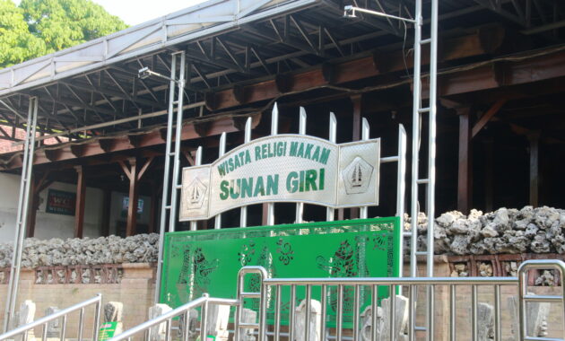 Keunikan Makam Sunan Giri dan Maknanya