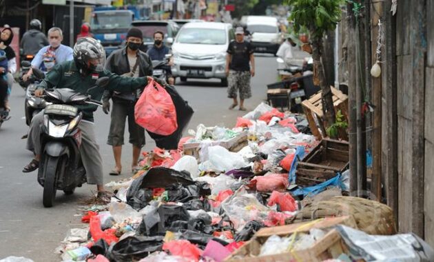 Membuang Sampah Sembarangan