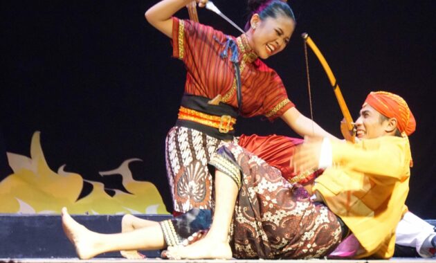 Hubungan Antara Teater Tradisional dan Masyarakat