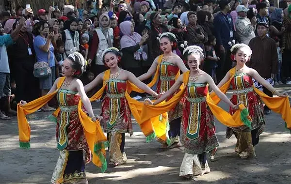 Mewariskan Pengetahuan Lokal Lewat Pendidikan