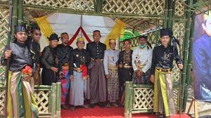 Studi Kasus Penyelesaian Konflik oleh Lembaga Adat