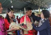 Peran lembaga adat