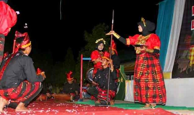 Peran Lembaga Adat