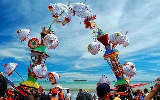 Tradisi Upacara Adat dari Sabang sampai Merauke