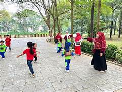 Menjadi Pendengar yang Baik bagi Anak